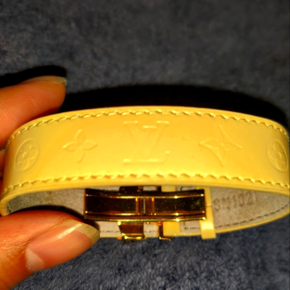 AuthentucLouis Vuitton Adjustable Good Luck Monogram Flower Leather Bracelet EUC - Picture 5 of 6